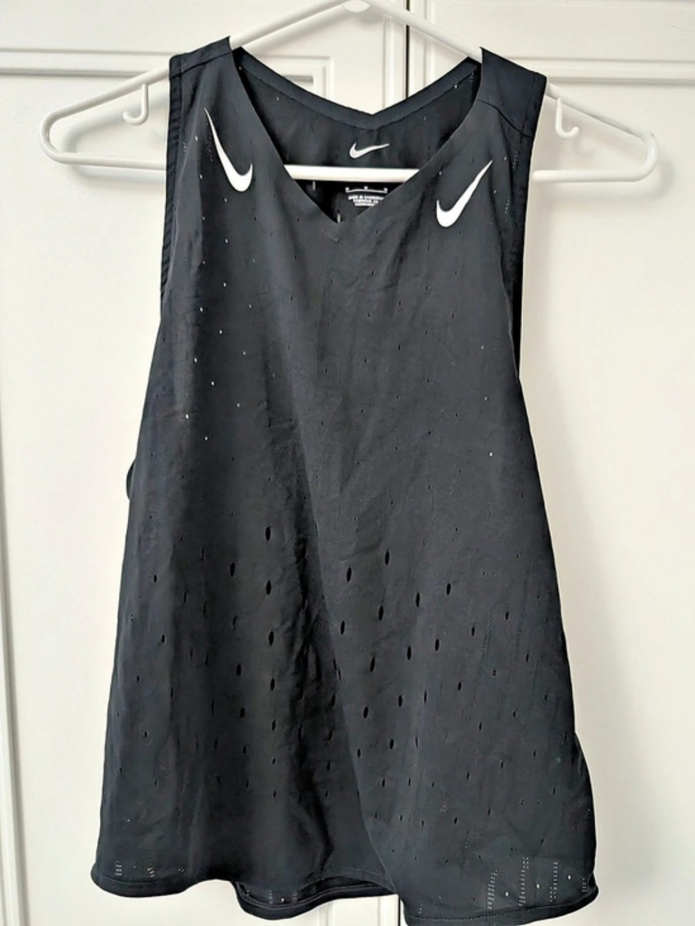 Nike AeroAdapt Women's's Black Aero Running Jersey Size Medium NWT